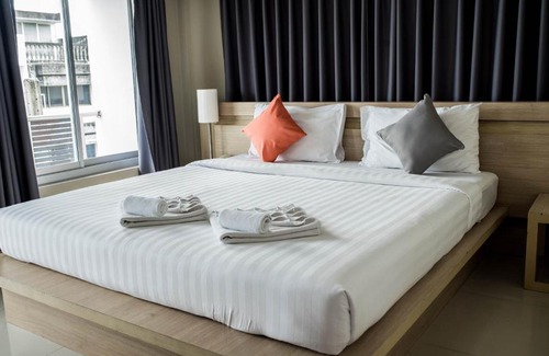Talat Nuea Hotel | Chinotel - SHA Plus