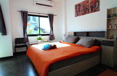Karon House | London House Phuket
