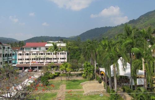 Karon House | Oasis Guesthouse & Bar
