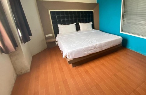 Talat Nuea Hotel | OYO 75311 Bed One