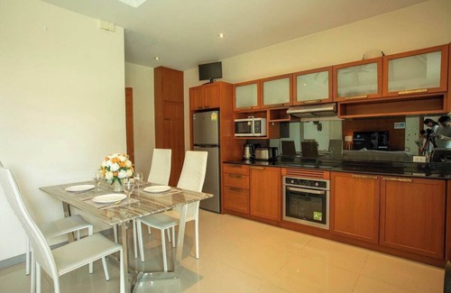 Chalong House | Rawai VIP Villas & water Park 700m to beach