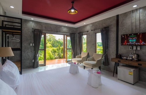 Wichit House | Room with Breakfast · Villa with Garden View, 16min to Phuket Old Town