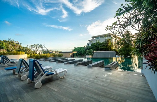 Karon Apartment | Spacious apartment with jacuzzi and ocean view