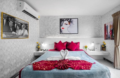 Patong Hotel | The Shades Bed and Breakfast Boutique Hotel
