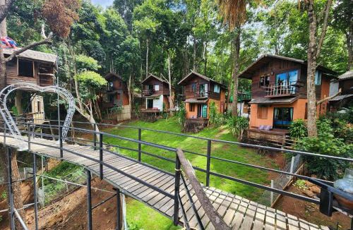 Mae On Bed & Breakfast | บ้านต้นไม้แม่กำปอง Baan TONMAI MAEKAMPONG