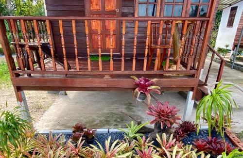 Khanong Phra House | บ้านพรธรณีรีสอร์ทบ้านใหญ่ Baan Ponthoranee Resort Khao Yai