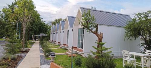 San Kamphaeng Hotel | บ้านสวนเอ็มบีน่า