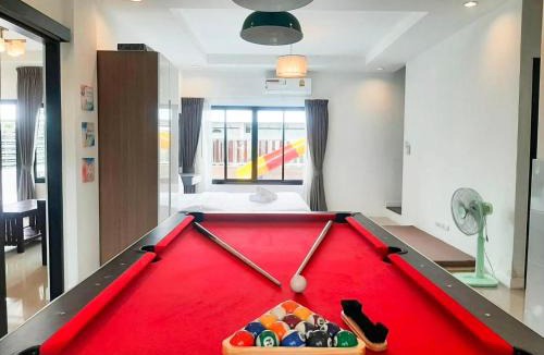 Hua Hin House | บ้านสไลเดอร์แดง พูลวิลล่า 4 ห้องนอน พัก 15-20 คน