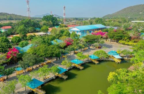 Sattahip Hostel | แฝดสามการ์เด้นท์รีสอร์ท แสมสาร Fadsarm Garden Resort Samaesan