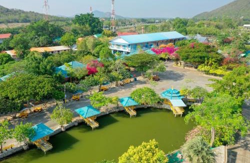 Sattahip Hostel | แฝดสามการ์เด้นท์รีสอร์ท แสมสาร Fadsarm Garden Resort Samaesan