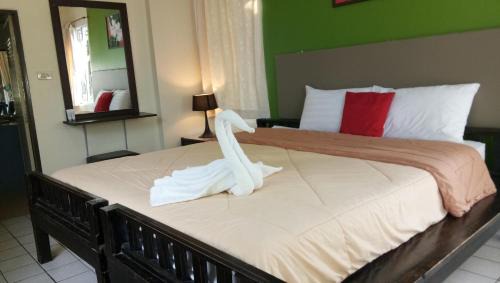 Pak Nam Pran Resort | แสงหิรัญ บีช รีสอร์ท