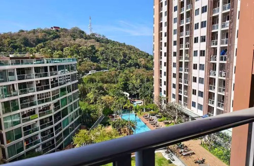 North Pattaya Apartment | 1 BR 5mins to Walking street Pool view Unixx Condo