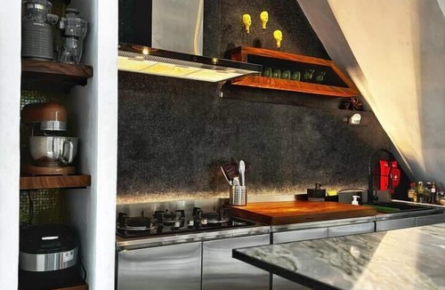 Phra Khanong House | 10 min BTS 1Gbs WIFI NFLIX Full Kitchen HomeCinema
