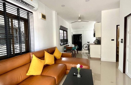 Kathu House | 100 m² House ∙ 2 bedrooms ∙ 4 guests