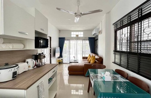 Kathu House | 100 m² House ∙ 2 bedrooms ∙ 4 guests