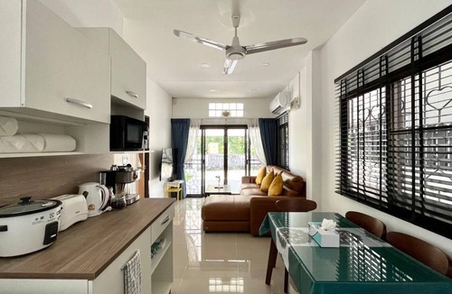 Kathu House | 100 m² House ∙ 2 bedrooms ∙ 4 guests