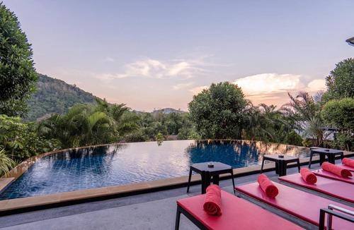 Chalong Villa | 1000 m² Villa ∙ 8 bedrooms ∙ 20 guests