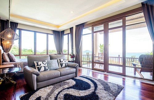 Rawai Villa | 10mins walking to beach , quilt place