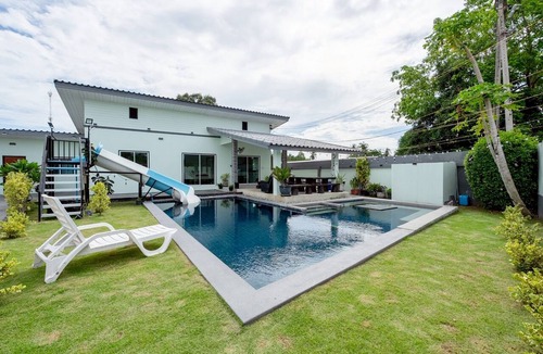 Pong Villa | 12 BR Pool Villa Near Mabprachan Lake Pattaya