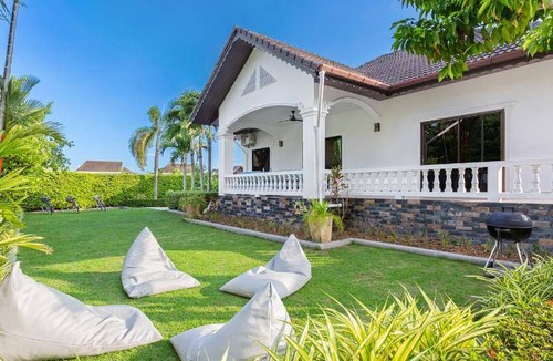 Chalong Villa | 1500 m² Villa ∙ 5 bedrooms ∙ 12 guests