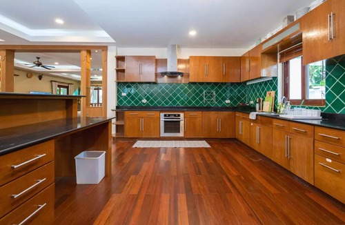 Nai Harn Villa | 1800 sqm Manor 5 Bedroom Private Saltwater Pooln