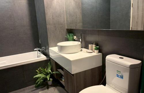 Bangkok Central Business District Apartment | 2 Bed 2 Bath Luxury Apartment Next to Convention Center