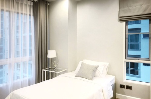 Huai Khwang Condo | 2 Bedroom Unit 1.5km from Thailand Cultural Center MRT (66.5 sqm)
