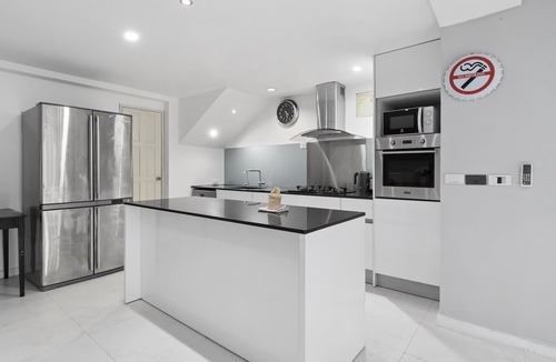 Kathu House | 2 villas with 9 bedroom for 23 guests. 2 swimming pools.