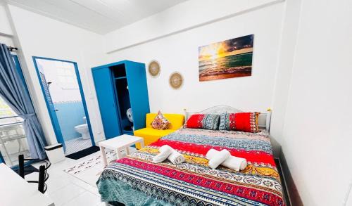 Chan Kasem Apartment | 203 Budget Room, wifiutilities, Bangkoks center