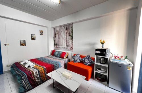 Chan Kasem Apartment | 205 budget room Wi-Fi utilities Bangkoks center