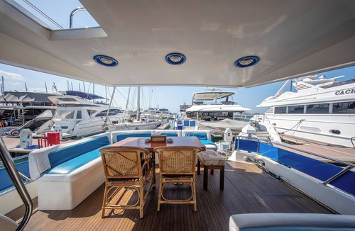 Na Chom Thian Boat Rental | 24-hour yacht charter near Pattaya Island.Calm water, privacy and tranquility
