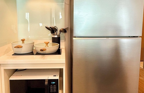 Chang Khlan Apartment | 3-bedroom, 2-bathroom apartment with latex mattress and infinity pool and gym
