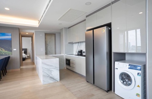 Bangkok Central Business District Condo | 3 BR/WG/128 Sqm/Monthly