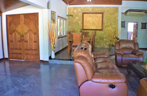 Rawai Villa | 300 m² Villa ∙ 5 bedrooms ∙ 9 guests