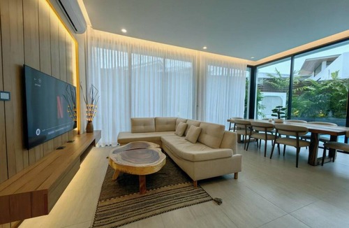 Choeng Thale House | 372 m² House ∙ 4 bedrooms ∙ 9 guests