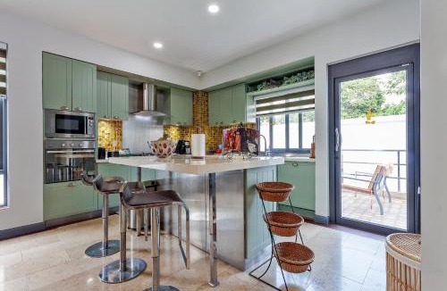 Pratumnak Hill Villa | 4-Bed Luxury Villa - Pattaya - sleeps 8