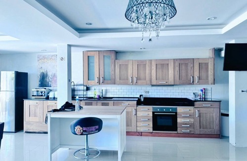 Kathu House | 4 bedroom/bathroom for 12 guests, private pool. 7 kms to Patong