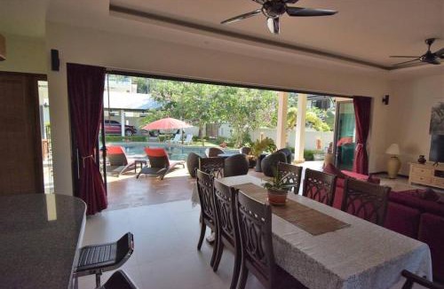 Bang Po Villa | 4 Bedroom Villa 4-30 seconds walk to the beach SDV025-By Samui Dream Villas