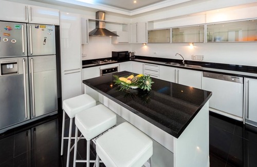 Bophut Villa | 4 Bedroom Villa - 5 Mins To Chaweng Beach, Bars, Shops & Dining - Amazing Value!