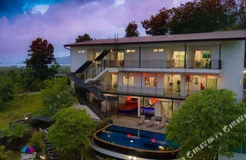 Chalong Hotel | 40 m² Hotel ∙ 22 guests