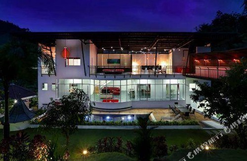 Chalong Hotel | 40 m² Hotel ∙ 22 guests