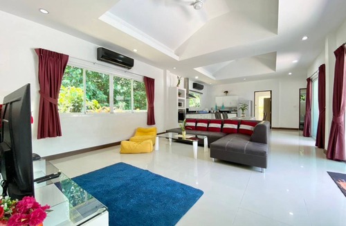 Chalong Villa | 480 m² Villa ∙ 4 bedrooms ∙ 10 guests
