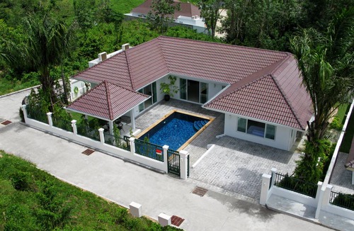 Chalong Villa | 480 m² Villa ∙ 4 bedrooms ∙ 10 guests