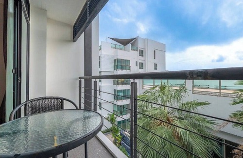 Kamala Apartment | 4BR Pool Retreat Quiet Living kamala regent c205