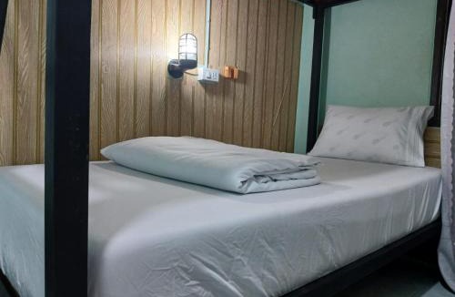 Bokeo Province Hostel | 5 Minutes to slow boat pier hostel