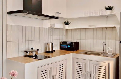 Khlong Ton Sai Apartment | 8 Min Walk to IconSiam & BTS Cozy Loft