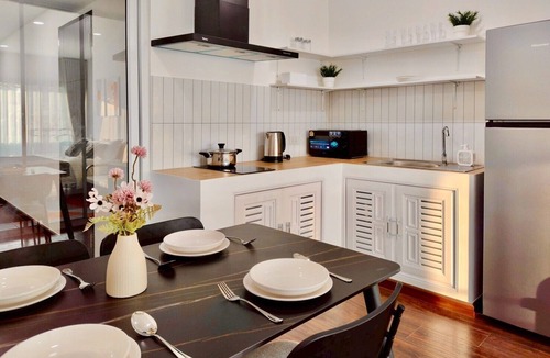Khlong Ton Sai Apartment | 8 Min Walk to IconSiam & BTS Cozy Loft
