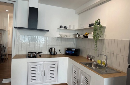 Khlong Ton Sai Apartment | 8 mins IconSiam BTS & PierCozy Room w Kitchen