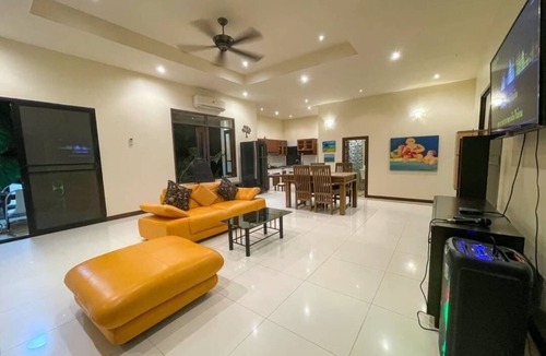 Bang Sare Villa | A nice and quiet villa in chonburi. Close to Bangsare beach. (Pet friendly)
