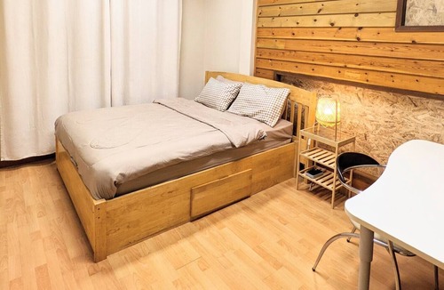 Phlabphla House | All you can need private room with king bed perfect for long stay in Bangkok